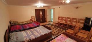 Отели типа «постель и завтрак» Hotel Halidzor Алидзор Стандартный четырехместный номер-5