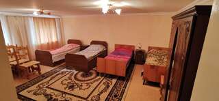 Отели типа «постель и завтрак» Hotel Halidzor Алидзор Стандартный четырехместный номер-7